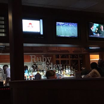 Ruby Tuesday - Bar area - American Near Me - Urbandale, Iowa