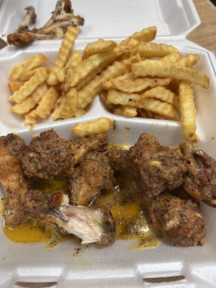 J BUFFALO WINGS Updated September 2024 1133 E W Connector, Austell