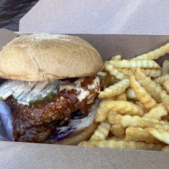 FOMO Chicken - Spicy chicken sandwich Chicken Strips and Fries - Food Trucks Near Me - Portland, Oregon