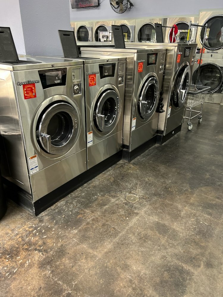 LAUNDRY CITY LAVANDERIA Updated August 2024 11 Photos 2211 E