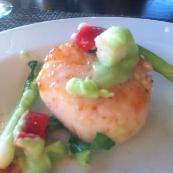 Six Seven Restaurant - 1 of 4 scallops - New American Near Me - Seattle, Washington