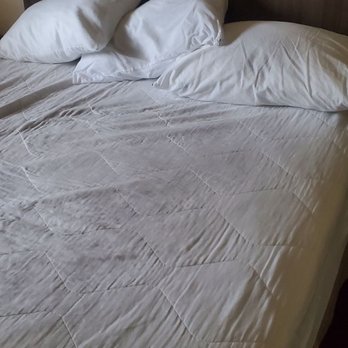 Northern Queen Inn - That's not made and there's not a single blanket on it - Hotels Near Me - Nevada City, California Northern Queen Inn - That's not made and there's not a single blanket on it - Hotels Near Me - Nevada City, California