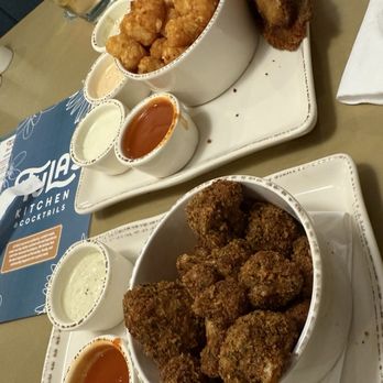Tula's Kitchen & Cocktails - Fried cauliflower and chile strips & tots - New American Near Me - Albuquerque, New Mexico Tula's Kitchen & Cocktails - Fried cauliflower and chile strips & tots - New American Near Me - Albuquerque, New Mexico