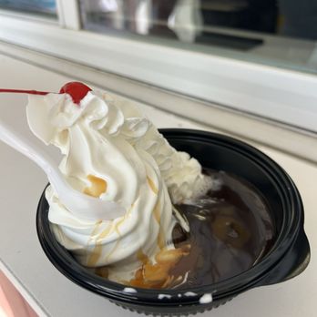 Sno To Go - Hot Fudge Brownie Sundae - Ice Cream & Frozen Yogurt Near Me - Williamsburg, Virginia