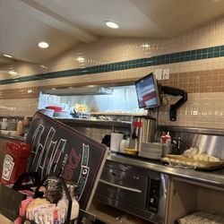 Dee's Family Restaurant - Counter service works for me...