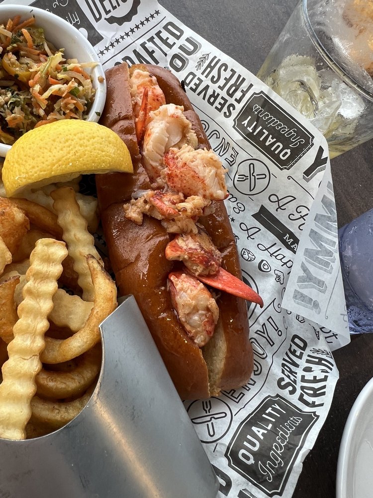 SHORELINE KITCHEN + BAR Updated September 2024 13 Photos & 18