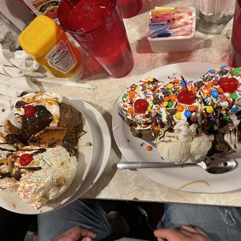 Mel's Hard Luck Diner - Cookie and brownie dessert - Diners Near Me - Branson, Missouri Mel's Hard Luck Diner - Cookie and brownie dessert - Diners Near Me - Branson, Missouri