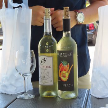 Old York Cellars - Vidal Blanc and Sweet Peach white wines - Wine Tasting Room Near Me - Ringoes, New Jersey