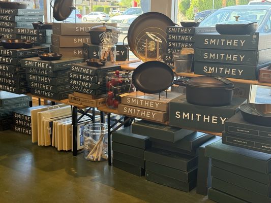 Phoenix Knife House by null