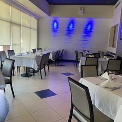Cafe Luna - Dining room