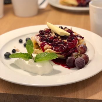 Babuschka - Babuschka's fluffige Buttermilch-Pfannkuchen - Cafes Near Me - Berlin, BE Babuschka - Babuschka's fluffige Buttermilch-Pfannkuchen - Cafes Near Me - Berlin, BE