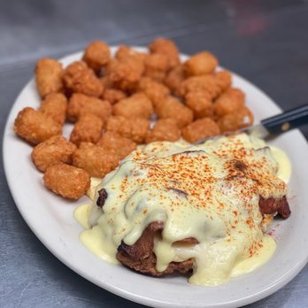 Joe's K Ranch - chicken cordon bleu side of tater tots - American Near Me - Cudahy, Wisconsin Joe's K Ranch - chicken cordon bleu side of tater tots - American Near Me - Cudahy, Wisconsin