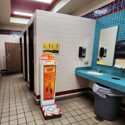 Love's Travel Stop - Women's Restroom