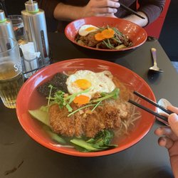 Seli's Noodlebar - Noodle soup with chicken and sunny side egg