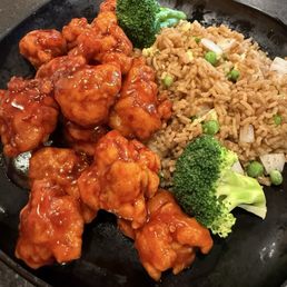 L7. General Tso's Chicken Lunch Plate