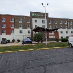 Holiday Inn Express & Suites Effingham - Outside view of Holiday inn Effingham IL