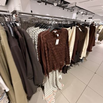 H&M - Men's Clothing Near Me - Elizabeth, New Jersey