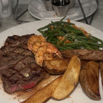 Café Hollywood at Planet Hollywood Resort & Casino - American Near Me - Las Vegas, Nevada