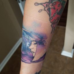 You cant see it fully but it wraps around. You cant see it fully but it wraps around.