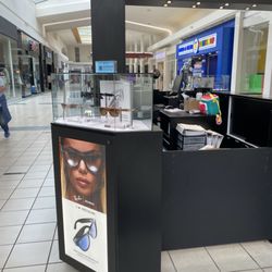 Sunglass Hut - Sunglass Hut kiosk
