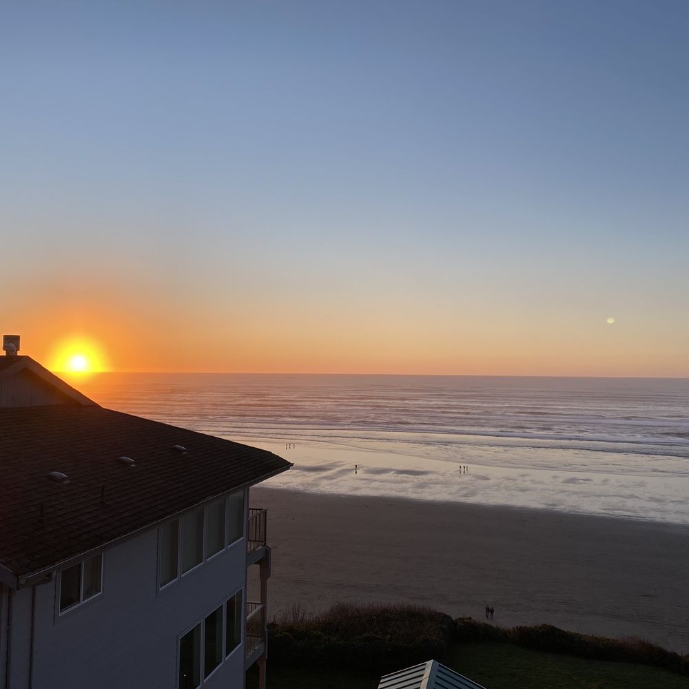 Inn at Nye Beach - December sunset from room 30 - Hotels Near Me - Newport, Oregon Inn at Nye Beach - December sunset from room 30 - Hotels Near Me - Newport, Oregon
