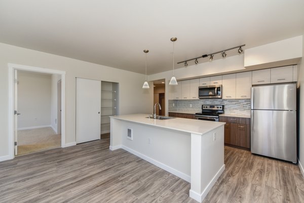 AVAYA RIDGE APARTMENTS - Updated October 2025 - 43 Photos - 10619 SE ...