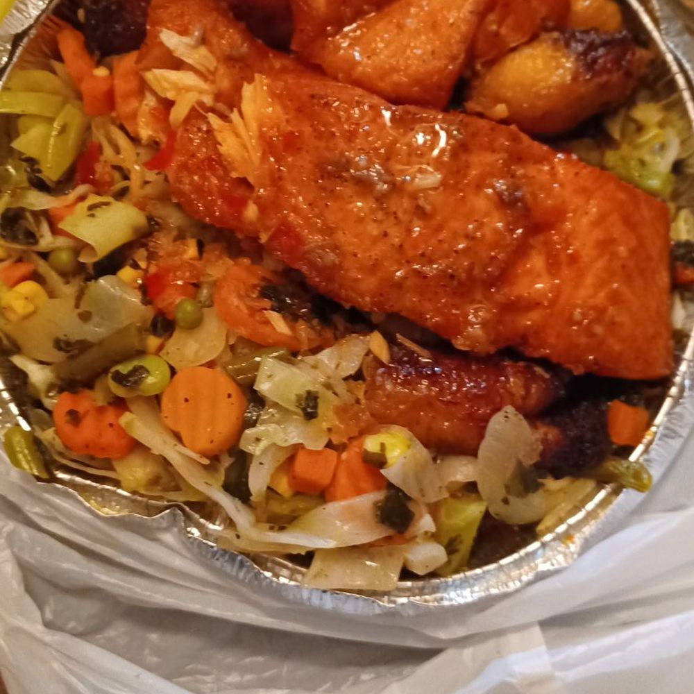 Salmon , plantain,  cabbage/ veggie mix  Haven't  eaten here in years