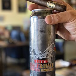 La Aroma De Havana Cigar Bar & Lounge - Drew Estate Undercrown and Arnold Palmer