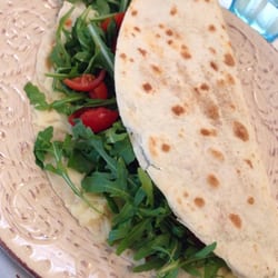 C'era Una Volta Una Piada - Piadina tricolore, rucola, pomodorini e mozzarella