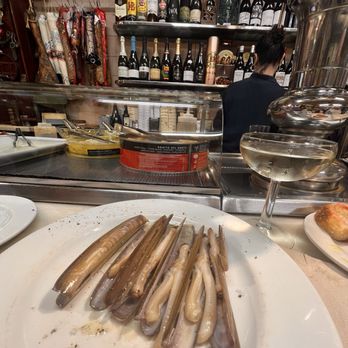El Xampanyet - Razor clams! Never tasted anything like this, soooo good! - Tapas Bars Near Me - Barcelona, B El Xampanyet - Razor clams! Never tasted anything like this, soooo good! - Tapas Bars Near Me - Barcelona, B