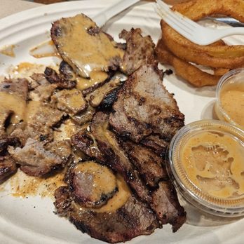 Gus & Andy’s - Tri Tip with grill sauce - Wine Bars Near Me - Montrose, California
