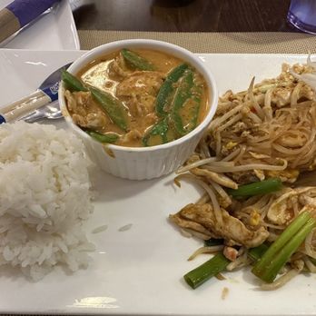 Thai Select - Pad Thai and Spicy Panang Curry combo - Thai Near Me - Arlington, Virginia Thai Select - Pad Thai and Spicy Panang Curry combo - Thai Near Me - Arlington, Virginia