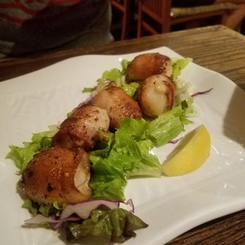 Tsukuneya Robata Grill - Bacon wrapped scallops. Very fresh. - Izakaya Near Me - Honolulu, Hawaii