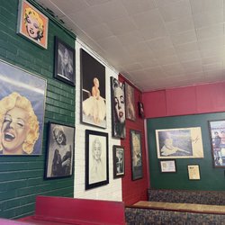 Old Fashioned Italian Deli - Dining area
