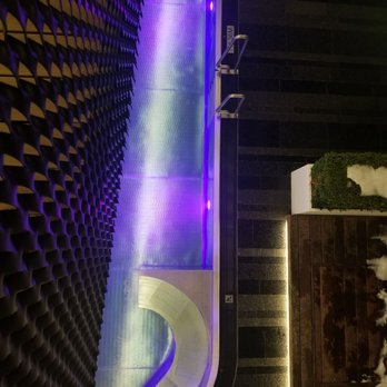 Hôtel Royal Savoy - View of the pool from my room. - Hotels Near Me - Lausanne, VD