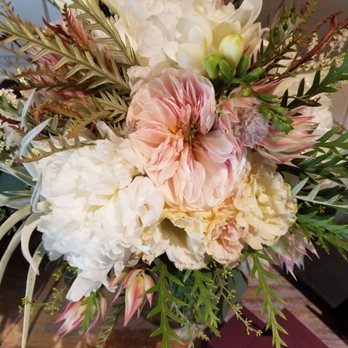 Sugar Branch Events - Bride's bouquet - Party & Event Planning Near Me Sugar Branch Events - Bride's bouquet - Party & Event Planning Near Me