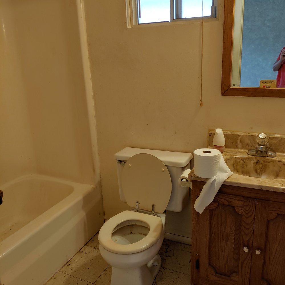 E.L. Construction - Back bathroom before remodel - General Contractors Near Me - Phoenix, Arizona