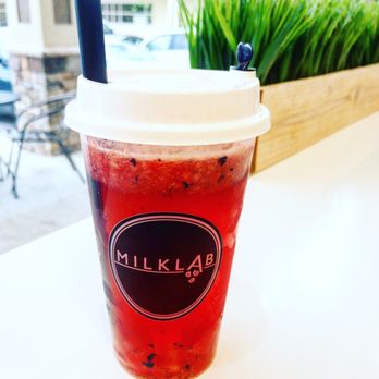 Milk Lab - Cary - This strawberry fruit tea with fresh strawberries and blueberries blend. - Ice Cream & Frozen Yogurt Near Me - Cary, North Carolina