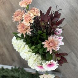 Trillium's Courtyard Florist - Flower