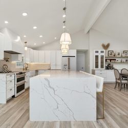 Mama's Wholesale Cabinets