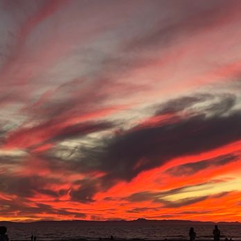 21 Oceanfront - Sunset - New American Near Me - Newport Beach, California