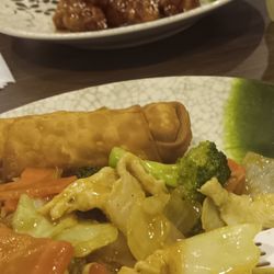 Lin's Wok