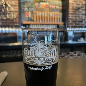 Full Sail Brew Pub - Pubs Near Me - Hood River, Oregon Full Sail Brew Pub - Pubs Near Me - Hood River, Oregon