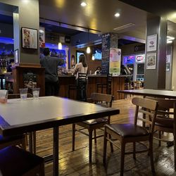 Highlands Tap Room - Bar and dining room