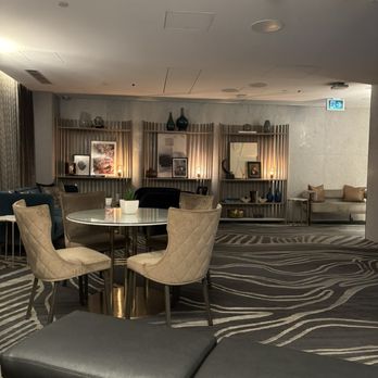EXchange Hotel Vancouver - Waiting area near lobby - Hotels Near Me - Vancouver, British Columbia EXchange Hotel Vancouver - Waiting area near lobby - Hotels Near Me - Vancouver, British Columbia