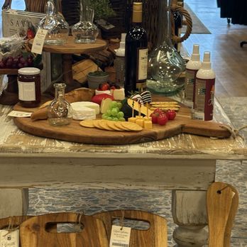 Smith Creek Winery - Store - Wine Tasting Room Near Me - Branson, Missouri
