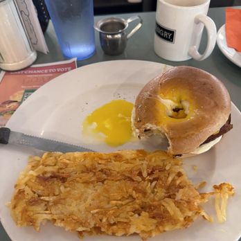 Hen House Eatery - Bagel Sandwich w/ Hashbrowns - Breakfast & Brunch Near Me - Minneapolis, Minnesota Hen House Eatery - Bagel Sandwich w/ Hashbrowns - Breakfast & Brunch Near Me - Minneapolis, Minnesota