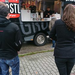 Guerilla Gröstl - Hier ist immer was los - Wartezeit kann zwischen 5 und 45 Minuten variieren, deshalb auf den Standort und die Uhrzeit achten!