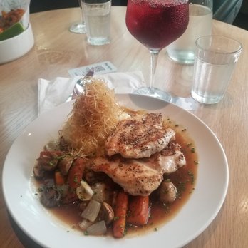 Earls Kitchen + Bar - Canadian (New) Near Me - Toronto, Ontario Earls Kitchen + Bar - Canadian (New) Near Me - Toronto, Ontario