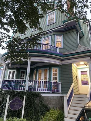 Coolidge Corner Guest House by null